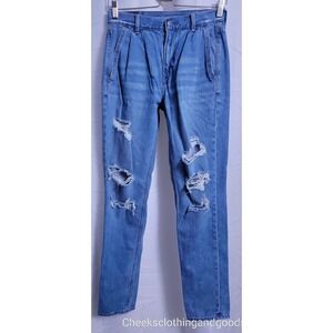 American Eagle Hi-Rise Mom Jean Distressed Light Wash Jeans Women's 2 Regular
